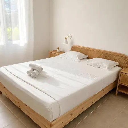 4 Bedrooms Pool Near Sea
