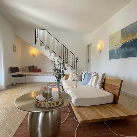 4 Bedrooms Pool Near Sea